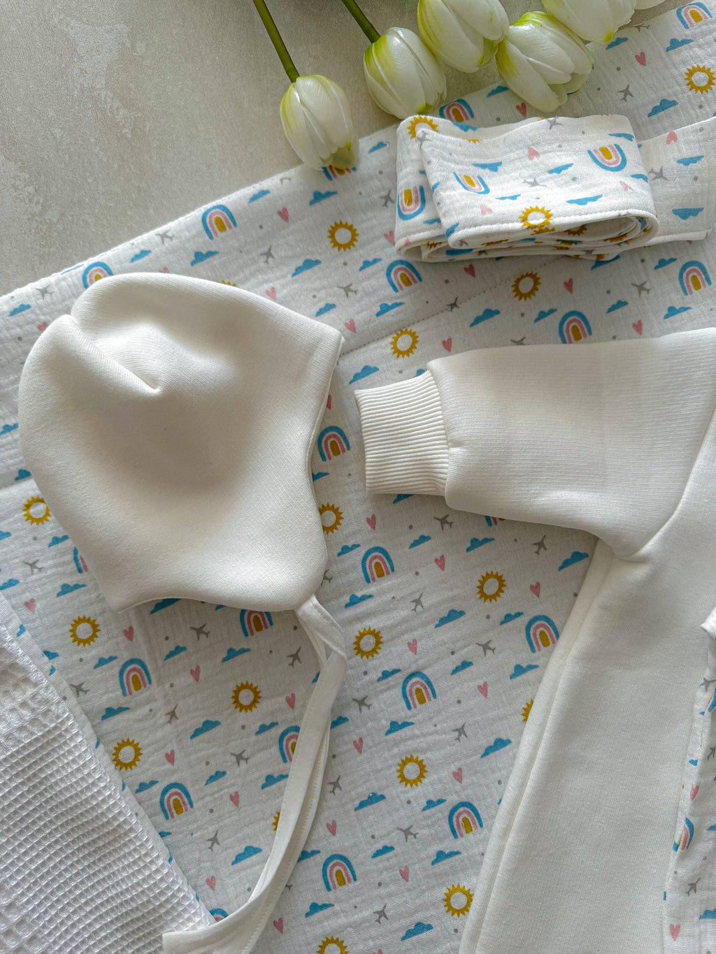 Autumn Muslin Newborn Set: Organic Cotton Pajamas and Bonnet (0–3 Months)