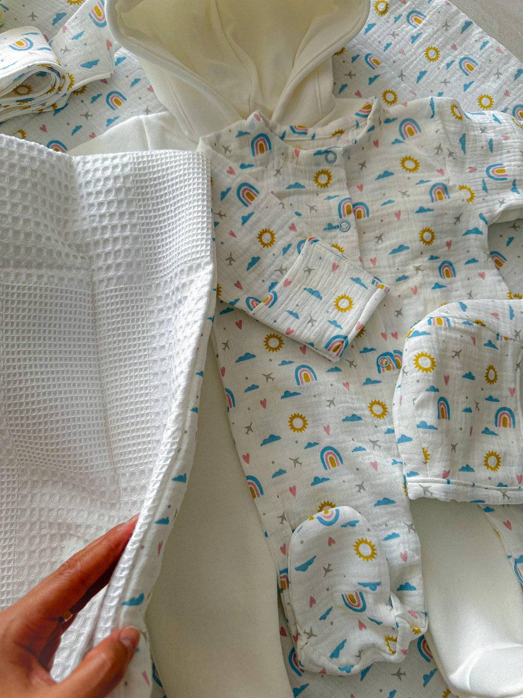 Autumn Muslin Newborn Set: Organic Cotton Pajamas and Bonnet (0–3 Months)