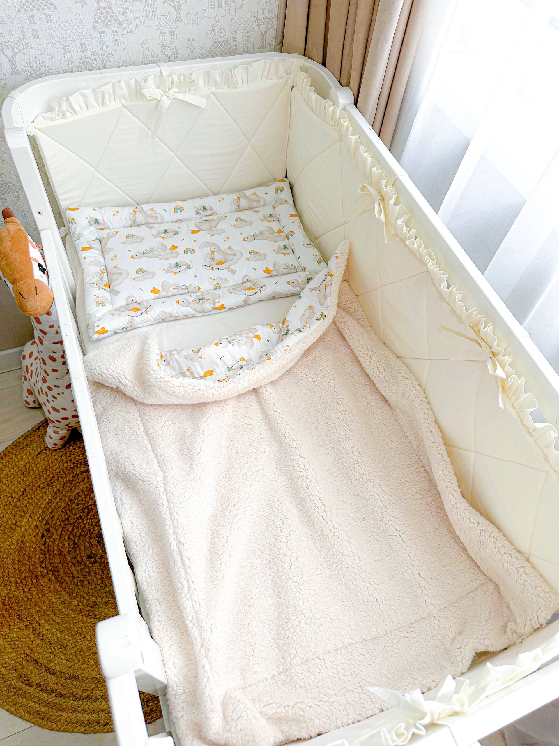 Set pătuț minimalist pentru bebeluși – Confort delicat pentru bebeluș și liniște sufletească pentru mamă 