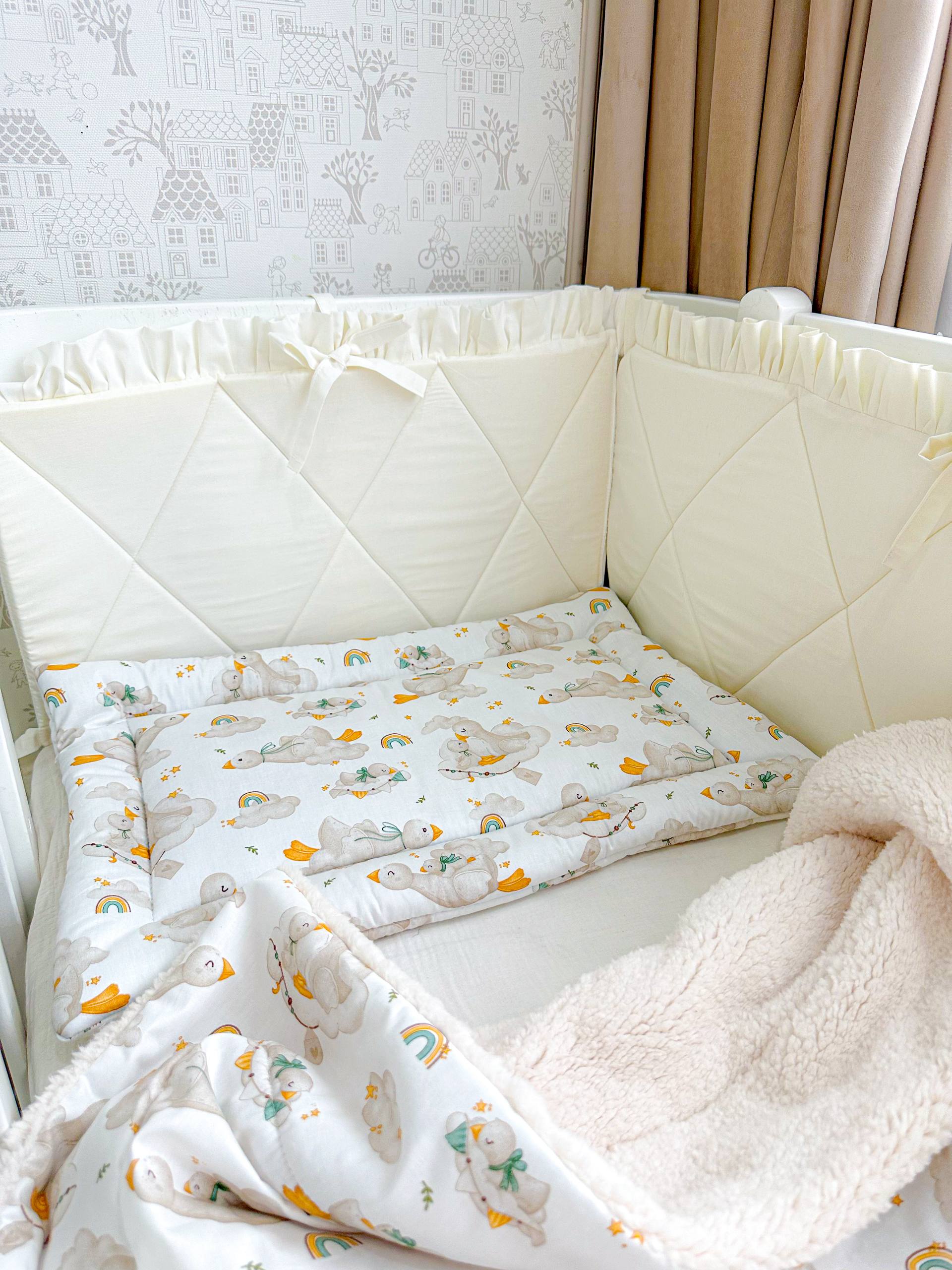 Set pătuț minimalist pentru bebeluși – Confort delicat pentru bebeluș și liniște sufletească pentru mamă 